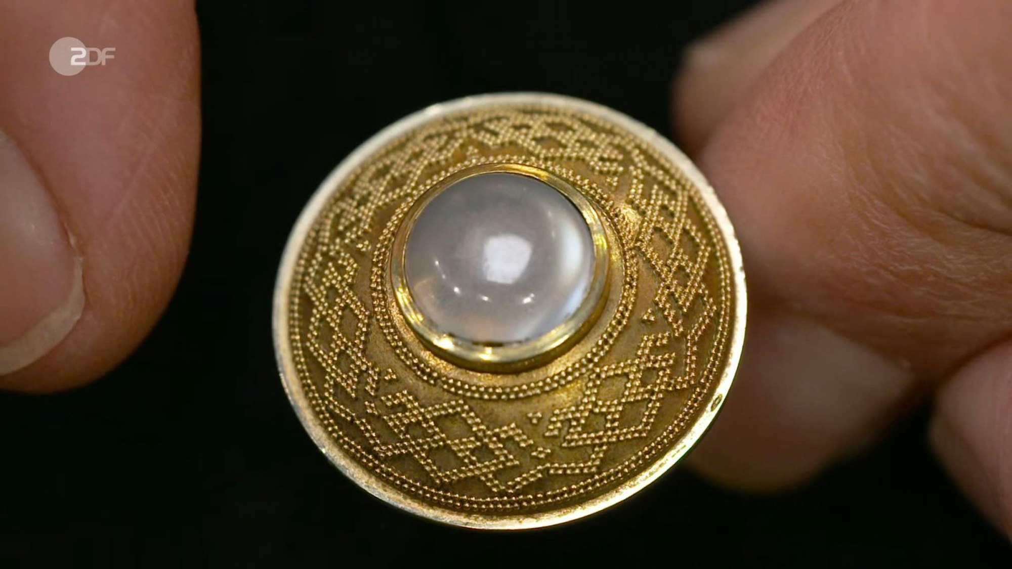 Claudia und Michael erhofften sich 500 Euro für die Manschetten-Knöpfe. (Bild: ZDF)