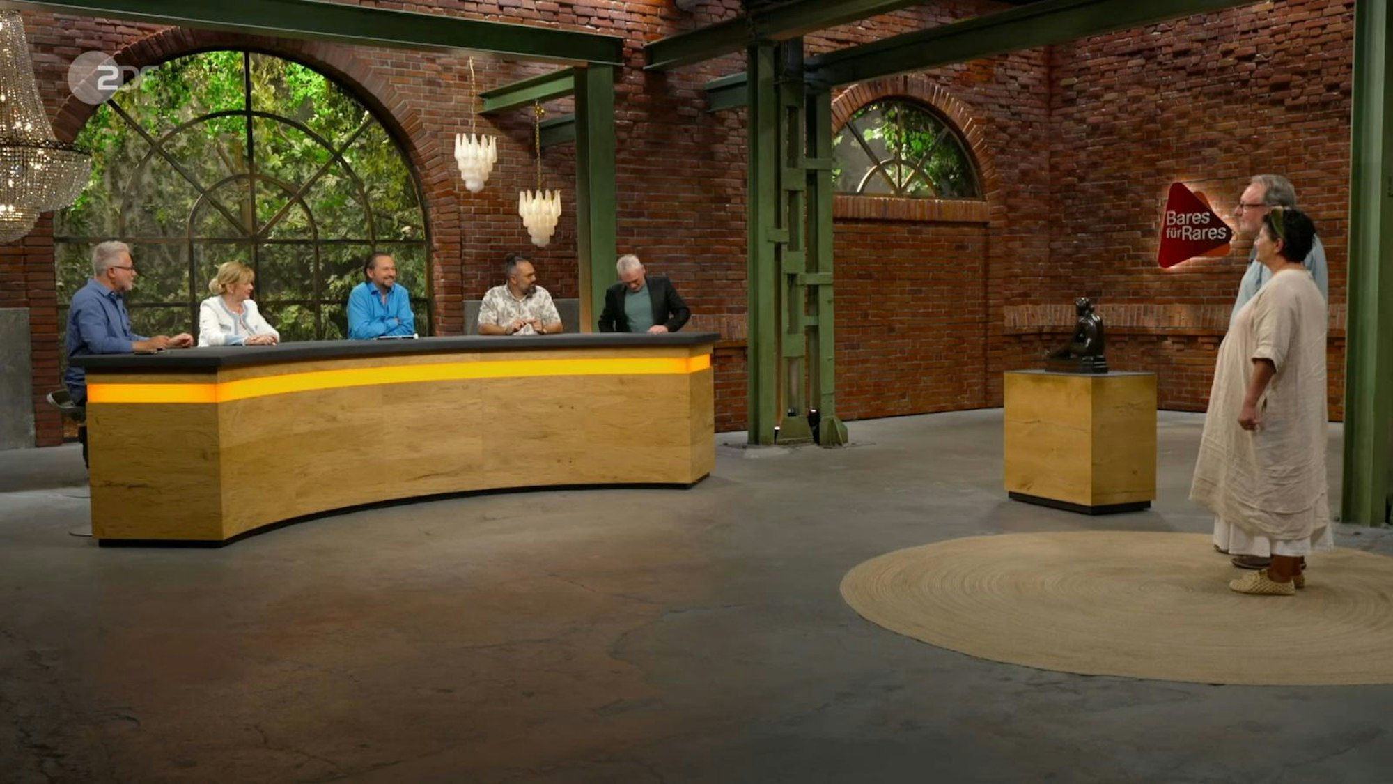 „Schwer und schön“, nannte Pauritsch die Bronze-Dame. (Bild: ZDF)