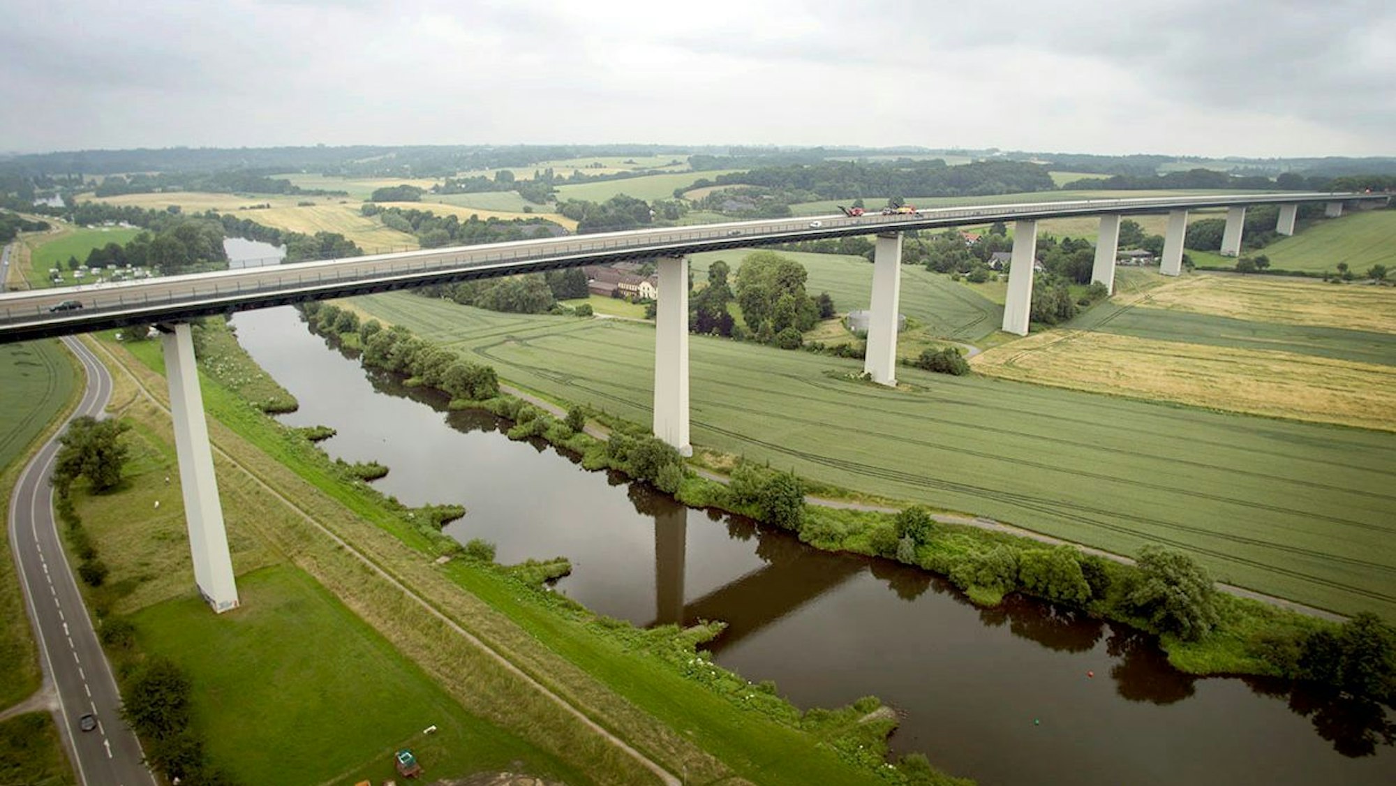 Die Ruhrtalbrücke auf der A52 zwischen Essen und Düsseldorf