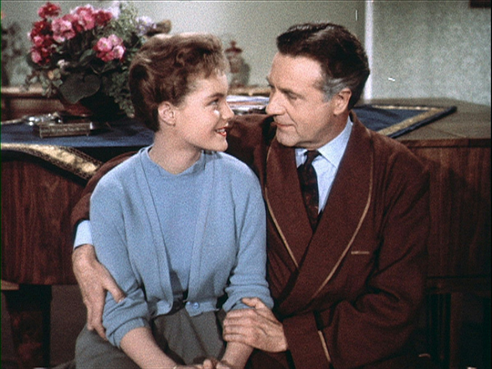 Nach dem Krieg war Willy Fritsch vor allem in Heimatfilmen zu sehen, etwa in „Wenn der weiße Flieder wieder blüht“ (1953), gemeinsam mit der jungen Romy Schneider. (Bild: Kinowelt)