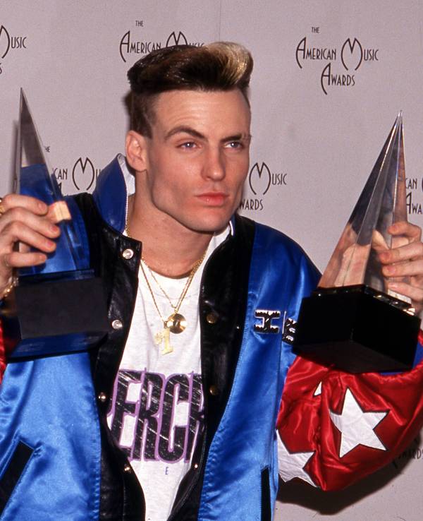 Anfang 1991 stand Vanilla Ice im Zenit seines Ruhms und wurde mit zahlreichen Preisen ausgezeichnet, darunter der American Music Award.