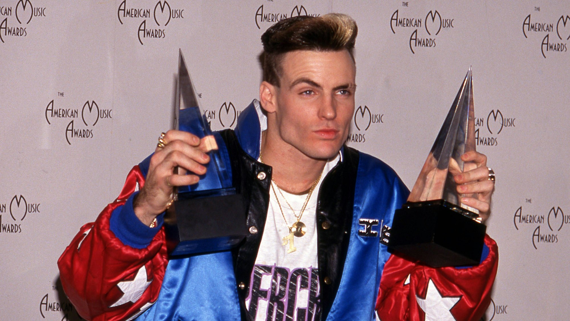 Anfang 1991 stand Vanilla Ice im Zenit seines Ruhms und wurde mit zahlreichen Preisen ausgezeichnet, darunter der American Music Award.