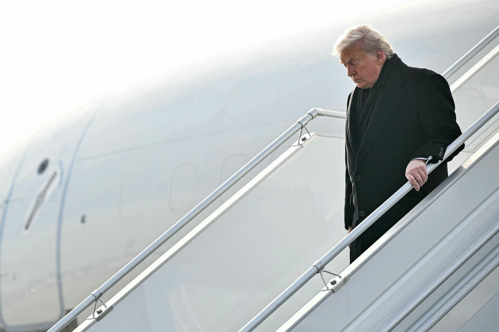 US-Präsident Donald Trump verlässt am 21. Januar die Air Force One in Zürich.