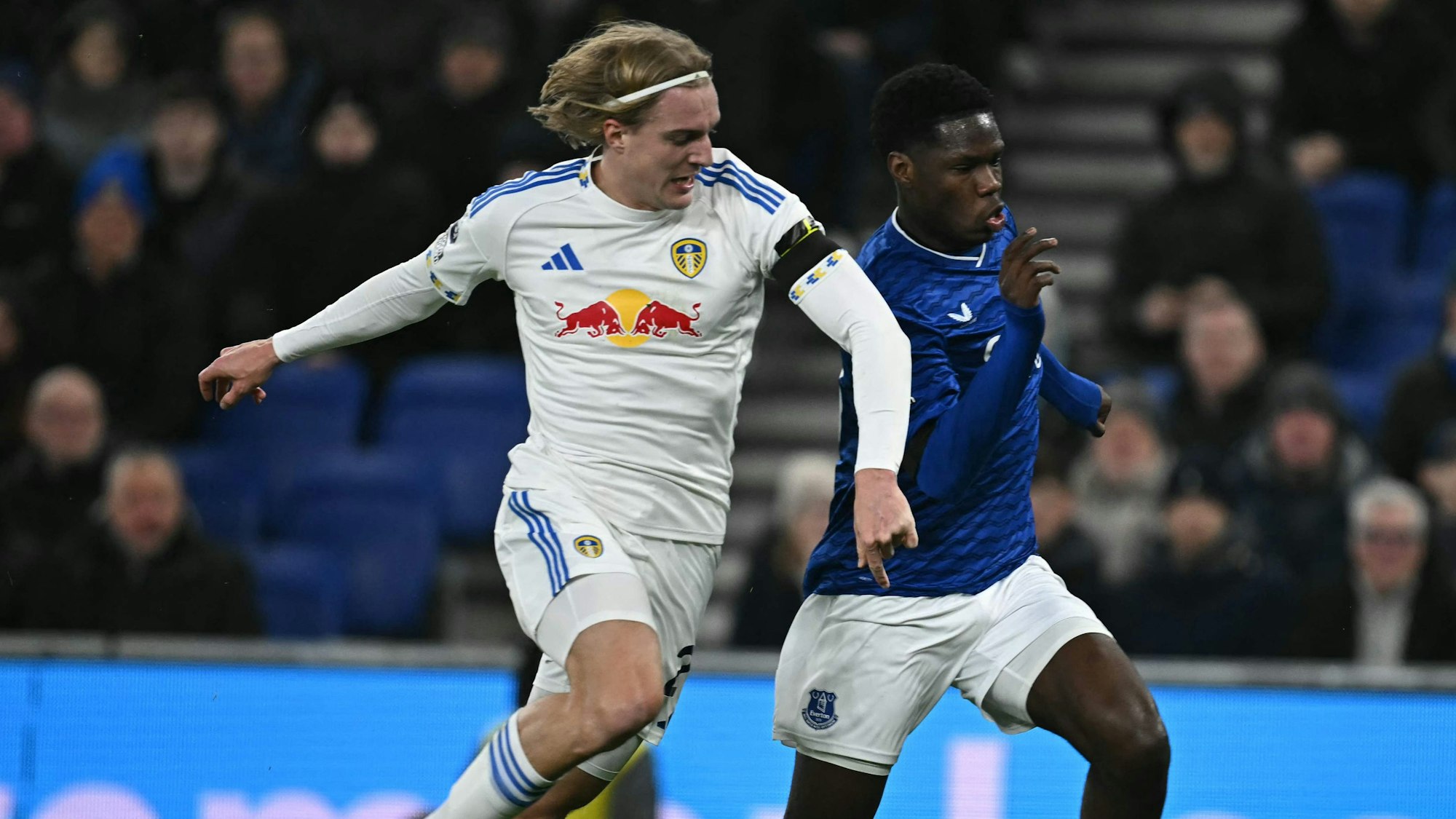 Zweikampf von Sebastiaan Bornauw beim Spiel von Leeds United.