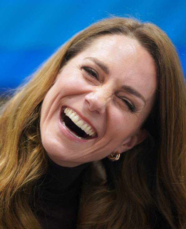 Prinzessin Kate lacht während eines Besuchs beim Wakefield Trinity Rugby League Club.