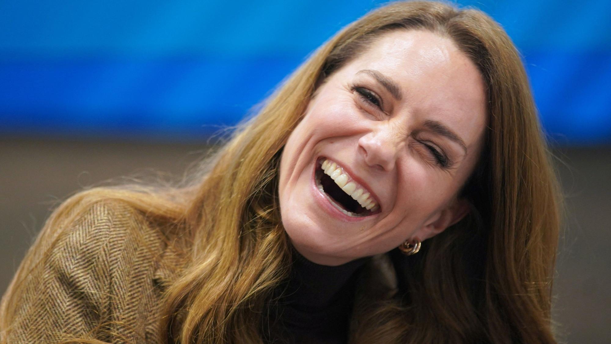 Prinzessin Kate lacht während eines Besuchs beim Wakefield Trinity Rugby League Club.