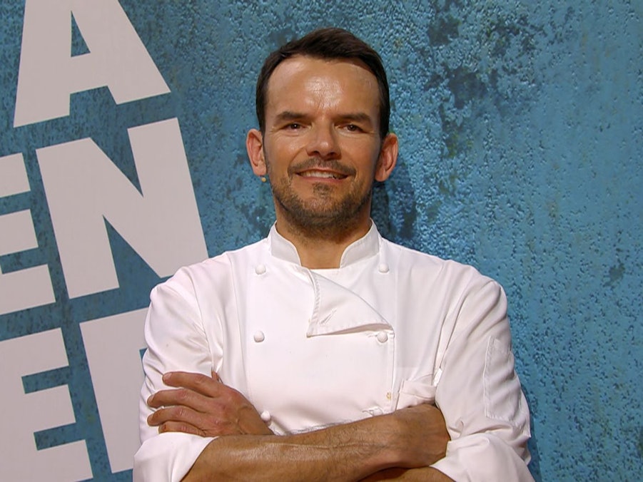 Fernsehkoch Steffen Henssler fordert ab Sonntag, 1. März, wieder prominente Kandidatinnen und Kandidaten heraus. (Bild: RTL)