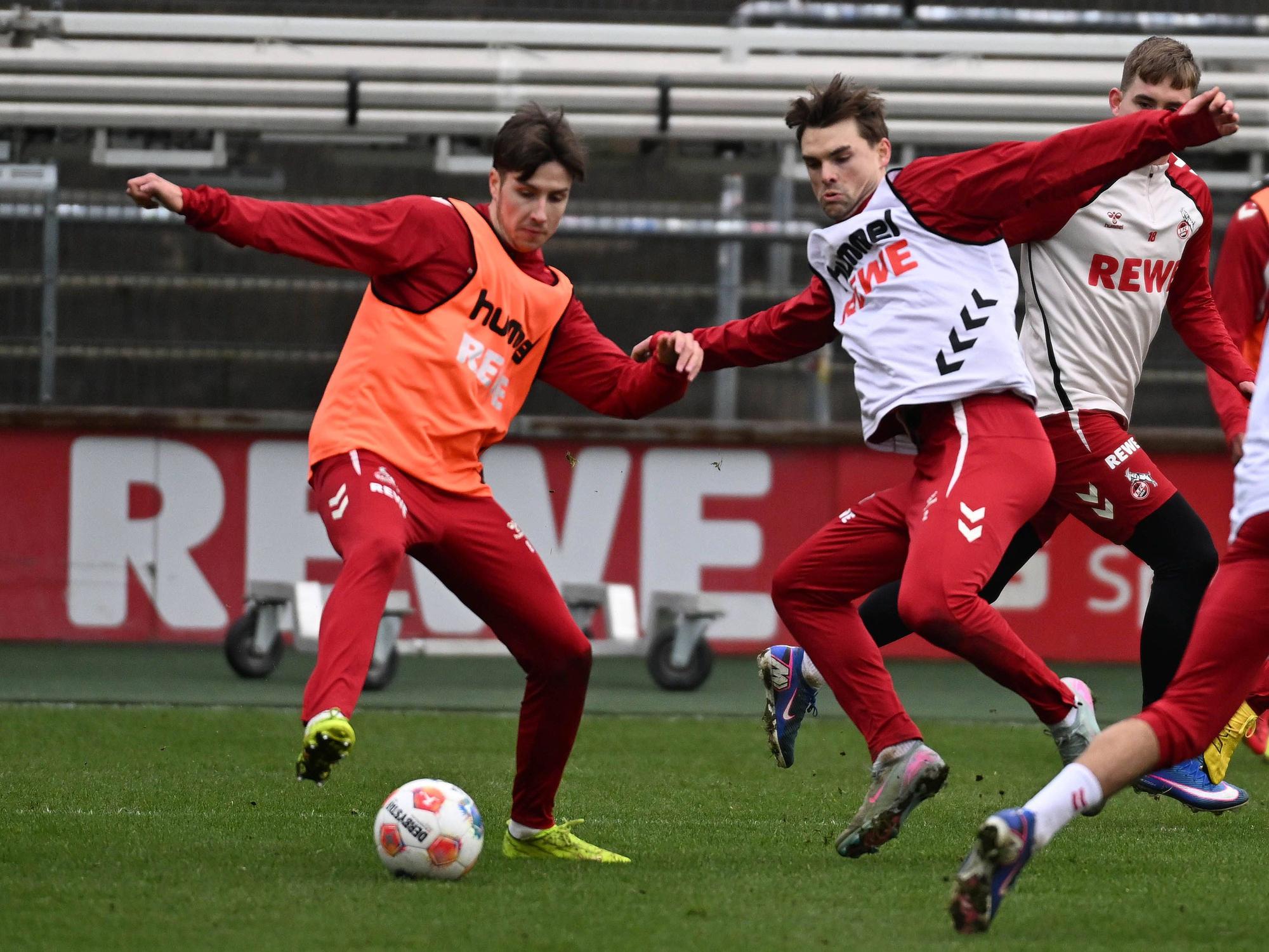 Joel Schmied im Duell mit Denis Huseinbasic.