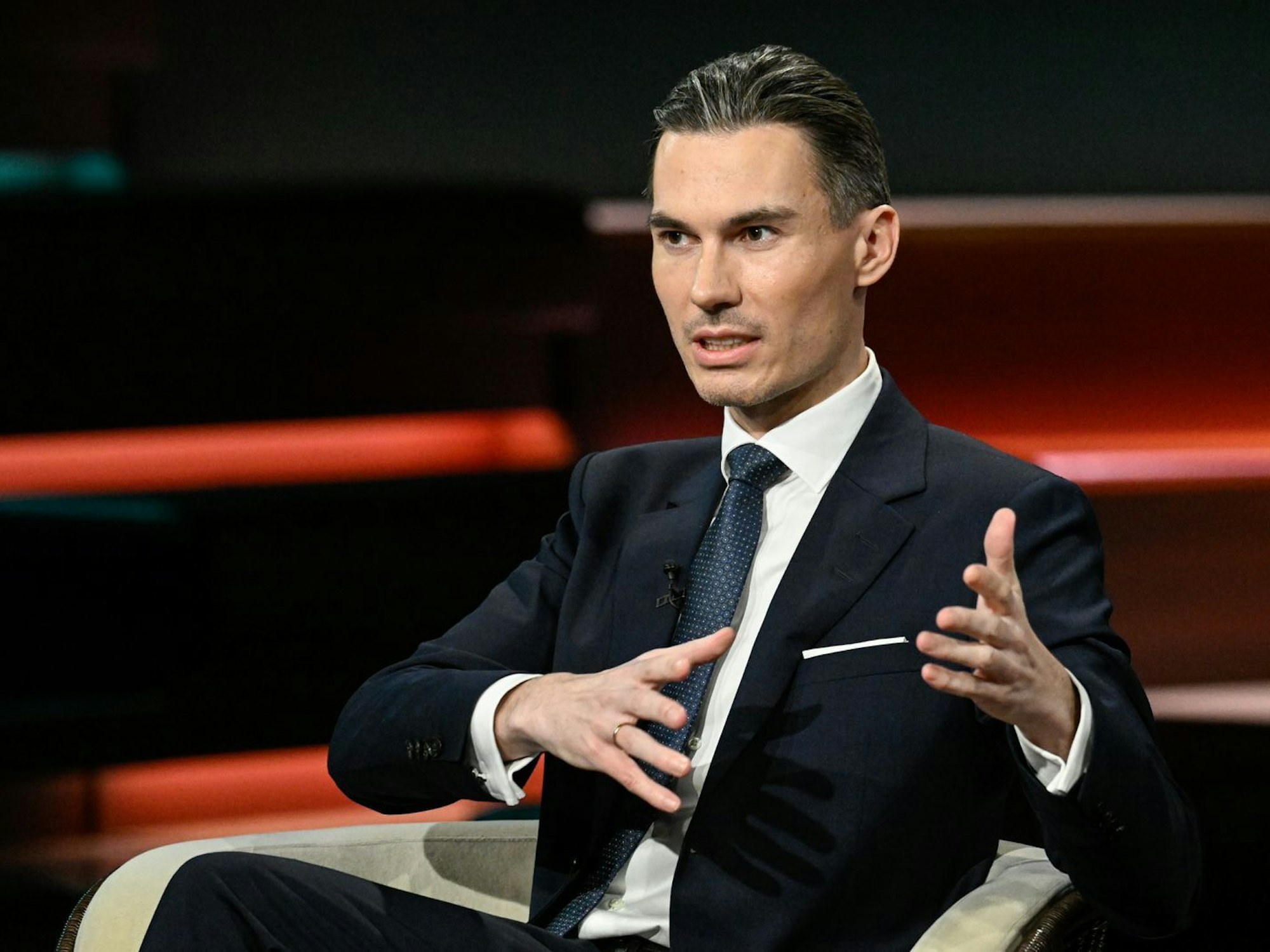 Als es um die Todesfälle in Minneapolis ging, wurde Politikberater Armin Petschner-Multari deutlich: „Zwei Tote innerhalb von zweieinhalb bis drei Wochen, ist einfach auch eine Bilanz, die kann man nicht hinnehmen.“ (Bild: ZDF/ Markus Hertrich)