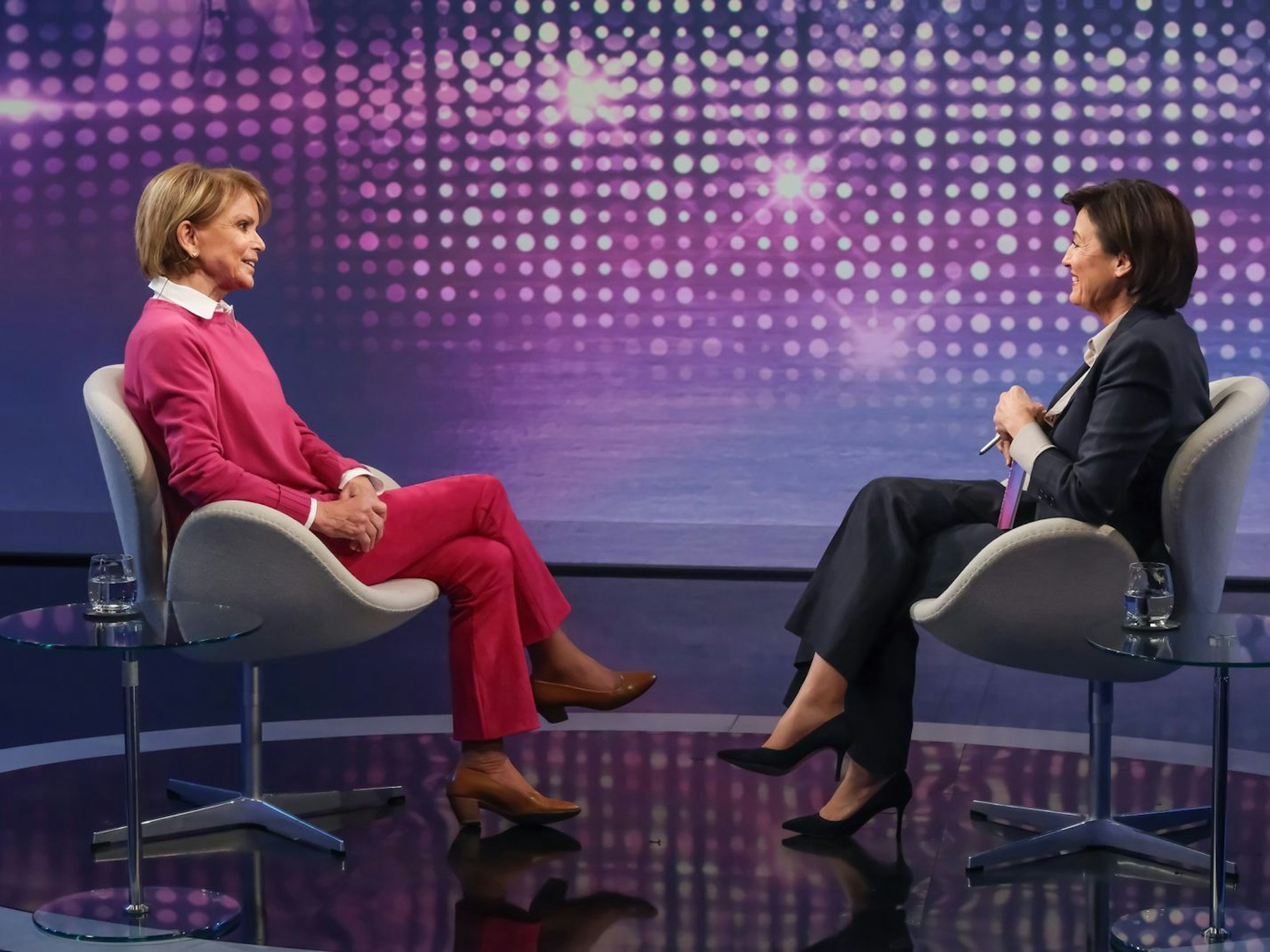 Am Dienstagabend sprach Schauspielerin Uschi Glas bei Maischberger auch über ihre Familiengeschichte. (Bild: WDR/ Oliver Ziebe)