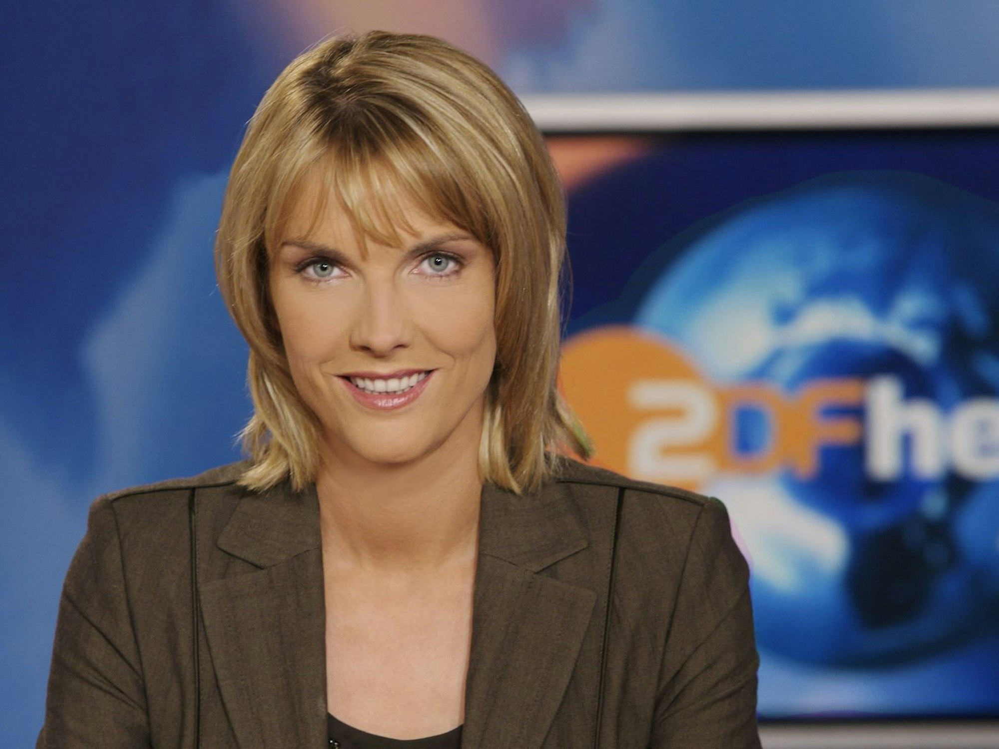 Der Beginn beim „heute journal“ sei „schon ein Sprung ins kalte Wasser“ gewesen, gesteht Moderatorin Marietta Slomka. (Bild: ZDF / Kerstin Bänsch)