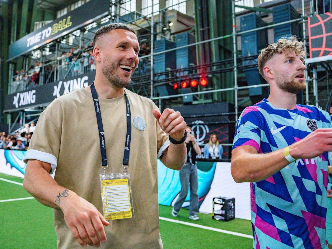 Lukas Podolski auf dem Platz in der Baller League.