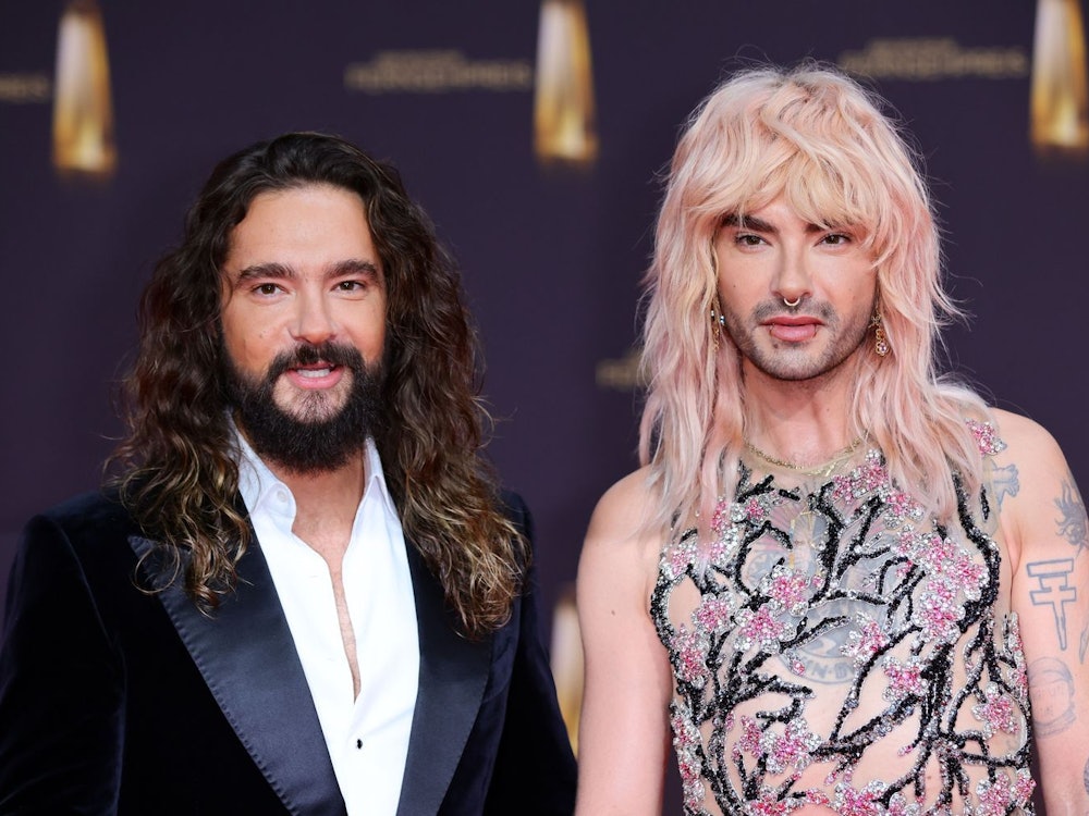 Bill Kaulitz (rechts) behauptet, nicht oft verliebt zu sein. Da kann Tom nur drüber lachen. (Bild: 2024 Getty Images/Joshua Sammer)