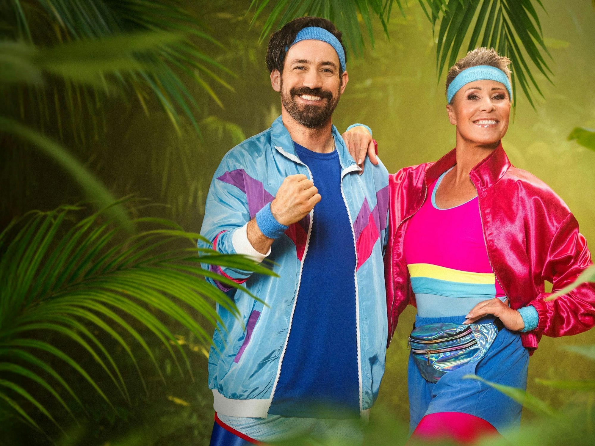 Jan Köppen und Sonja Zietlow nehmen sich nicht nur die Kandidaten und Kandidatinnen im Dschungelcamp vor. Auch Stefan Raab bekommt sein Fett weg.