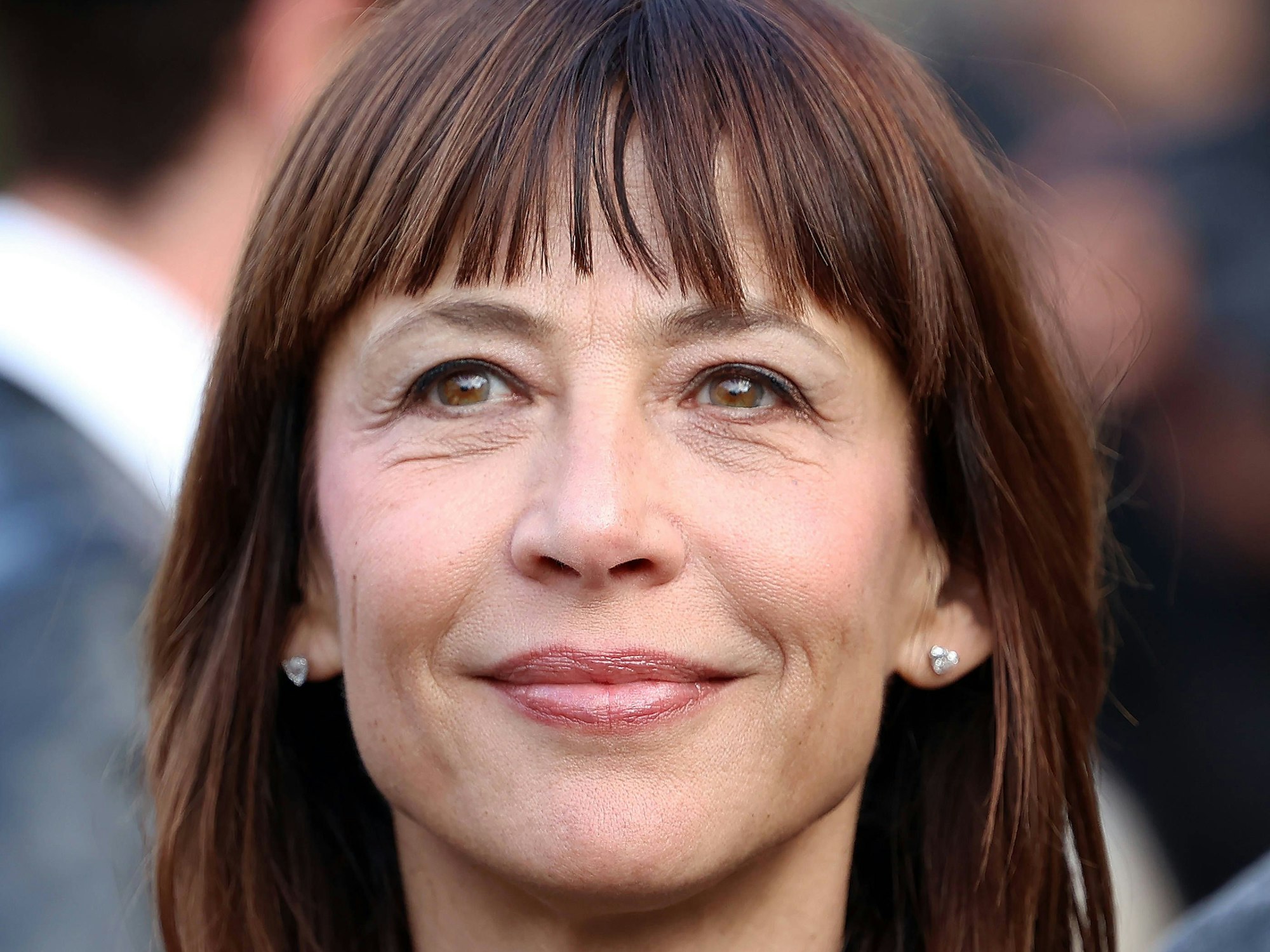 Sophie Marceau zeigt sich bei ihrem Auftritt auf der Paris Fashion Week.