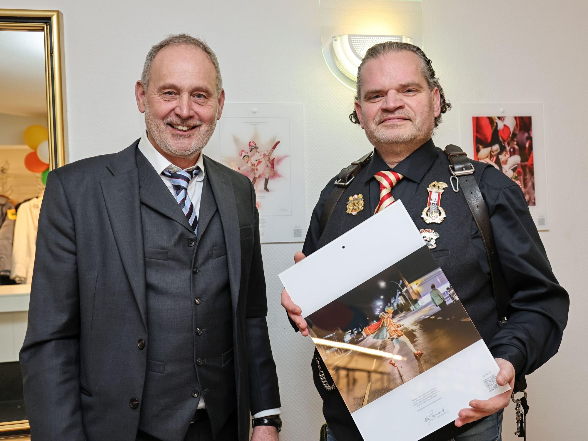 Marcus Sartory zusammen mit Fotograf Niki Siegenbruck.
