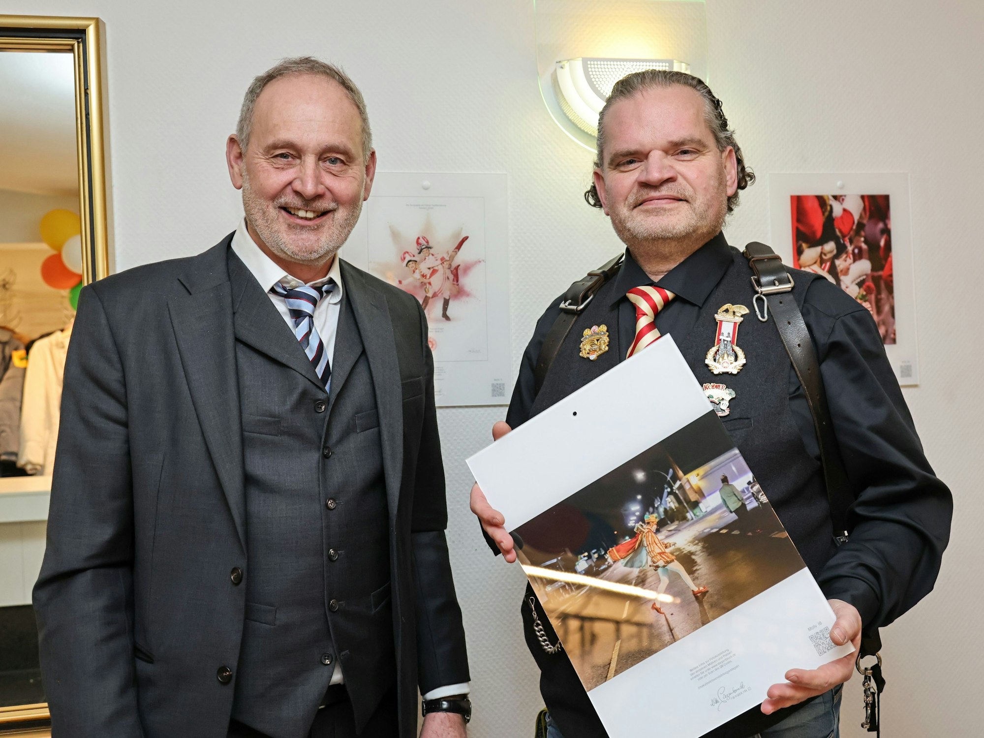 Marcus Sartory zusammen mit Fotograf Niki Siegenbruck.