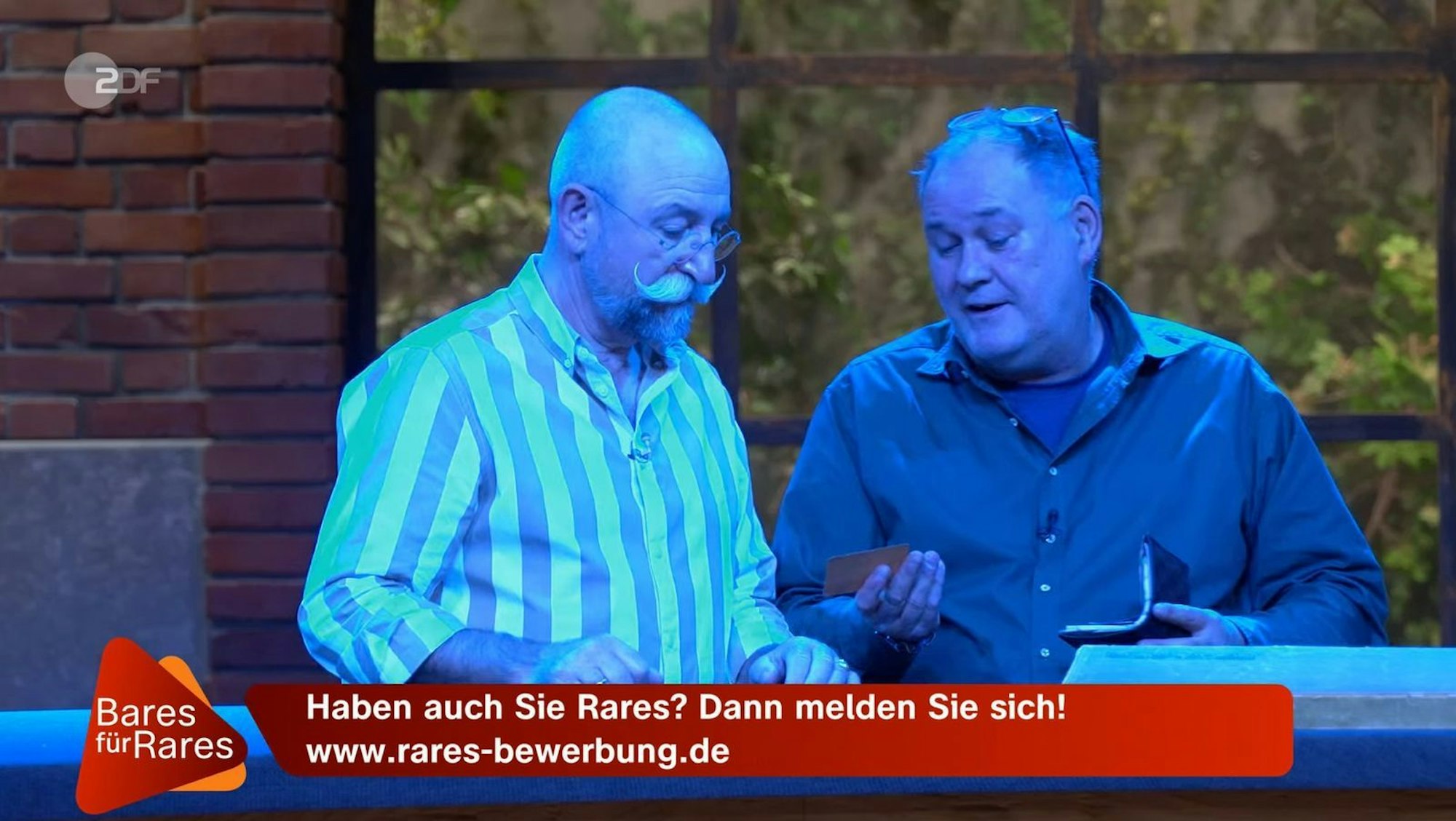 Zum Ausklang setzten die Produzenten noch einen drauf: Blaulicht flackerte, Horst hörte bereits das Martinshorn. (Bild: ZDF)