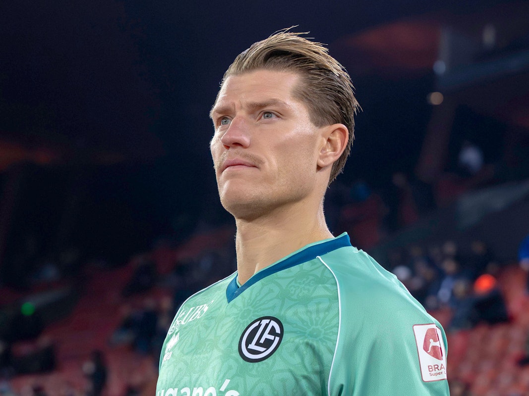 Kevin Behrens kommt ins Stadion.