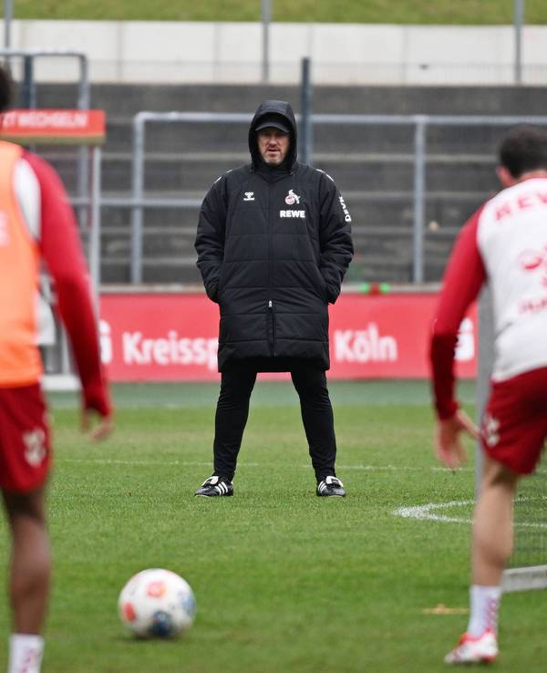 Lukas Kwasniok im Training des 1. FC Köln.