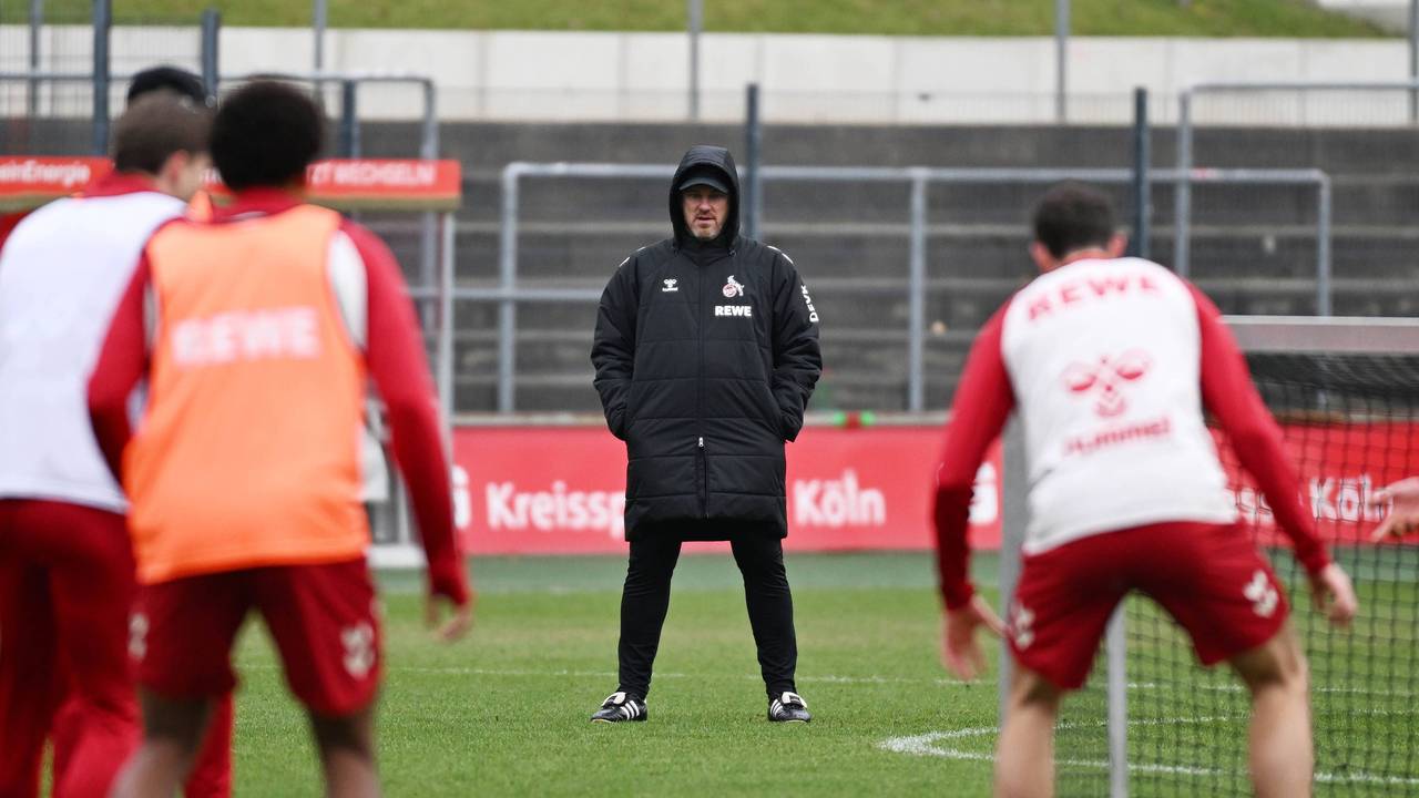 Lukas Kwasniok im Training des 1. FC Köln.