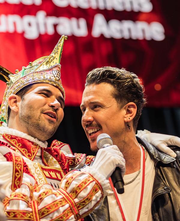Manuel Sauer singt zusammen mit Prinz Niklas.