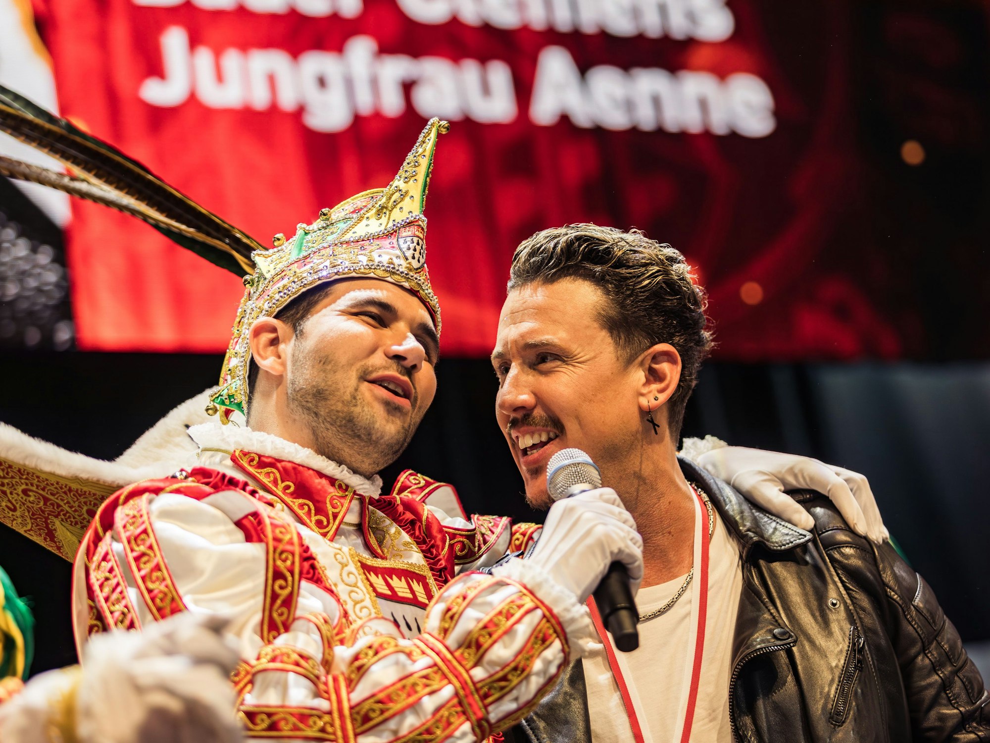 Manuel Sauer singt zusammen mit Prinz Niklas.