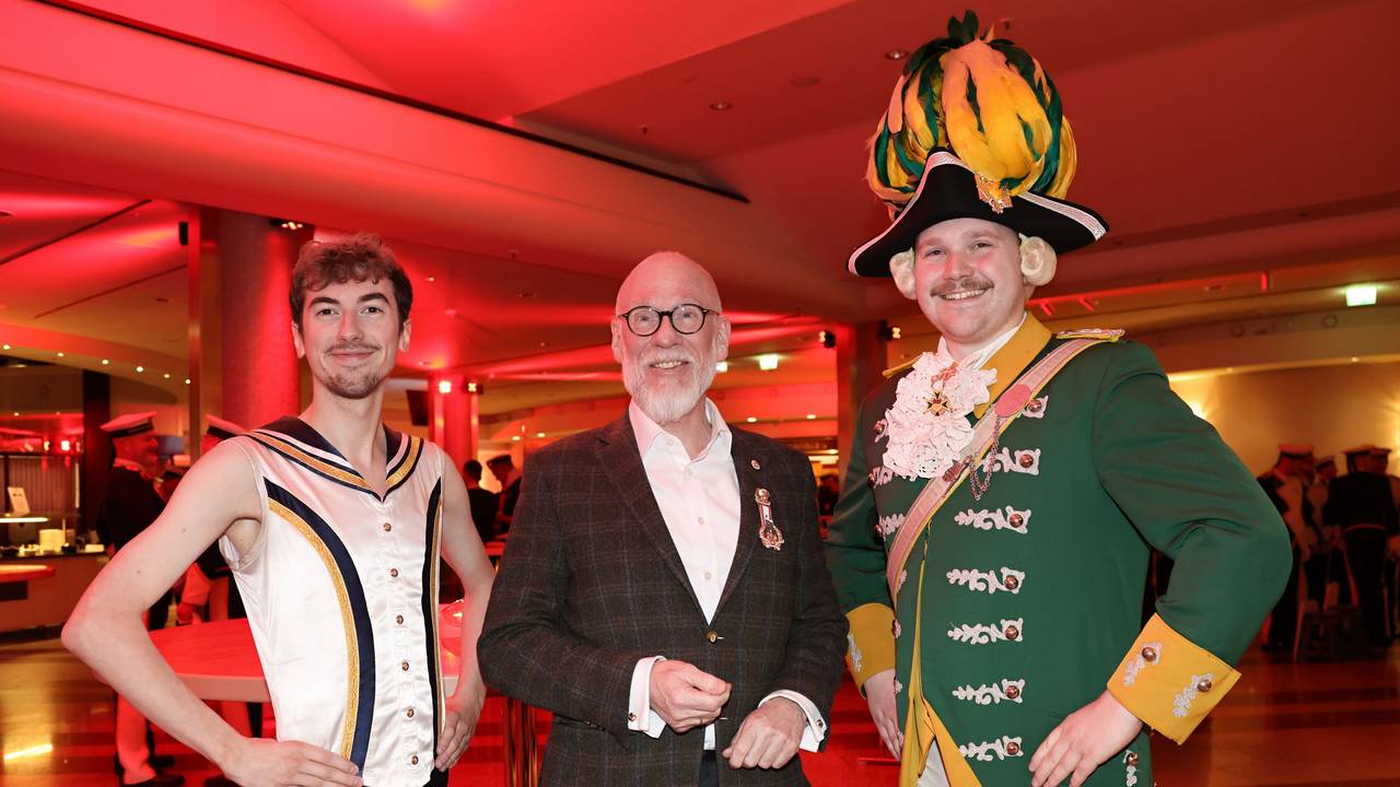 Leonard Scheid, Henrik Große Perdekamp und Max Tillmann im Maritim-Foyer.