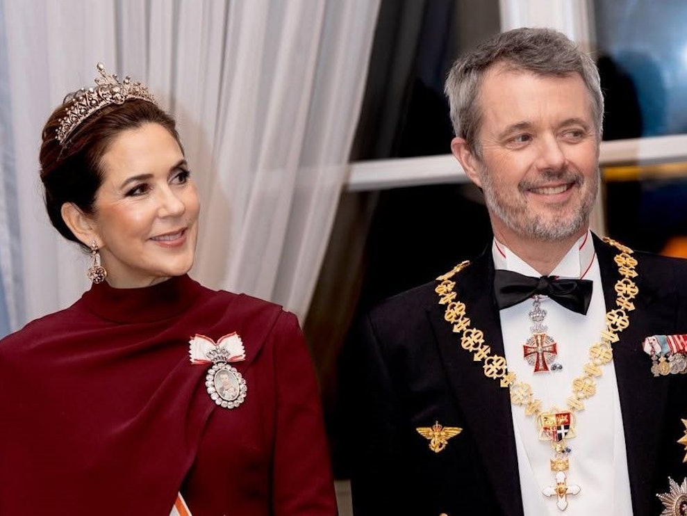 König Frederik und Königin Mary strahlen.