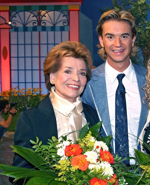 Florian Silbereisen mit Lys Assia und Beatrice Egli bei der ARD-Fernsehshow „Herbstfest der Volksmusik“ im Jahr 2007.