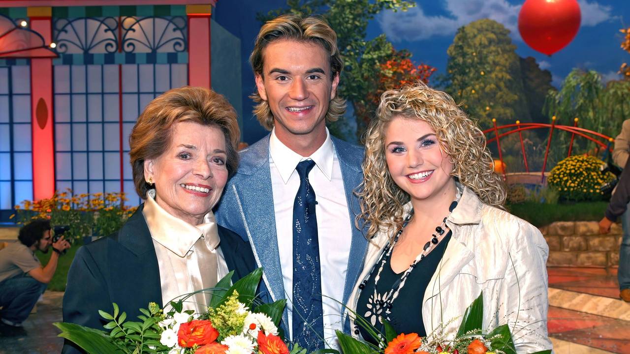 Florian Silbereisen mit Lys Assia und Beatrice Egli bei der ARD-Fernsehshow „Herbstfest der Volksmusik“ im Jahr 2007.