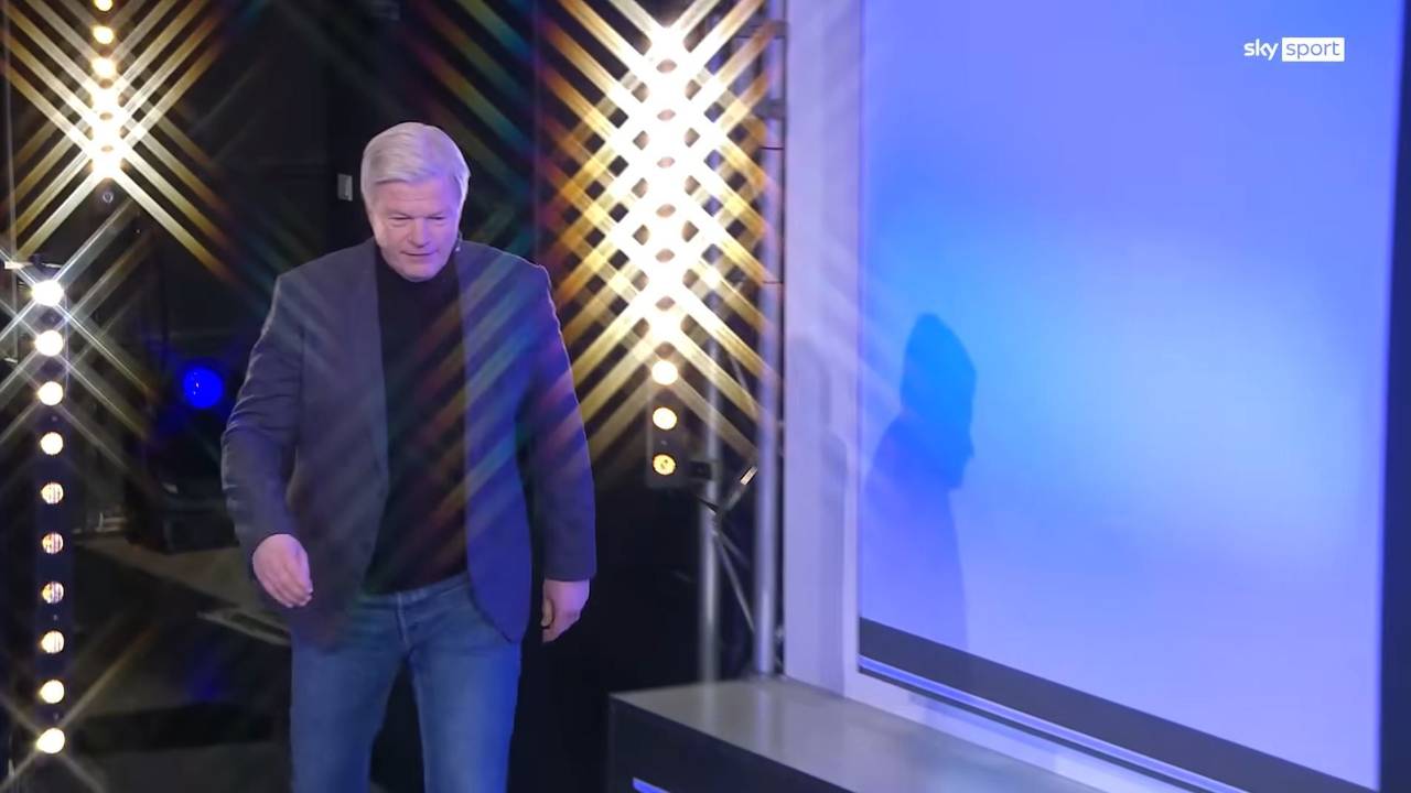 Oliver Kahn am Donnerstag (29. Januar 2026) im Sky-Talk „Triple“ beim Gang ins Studio.
