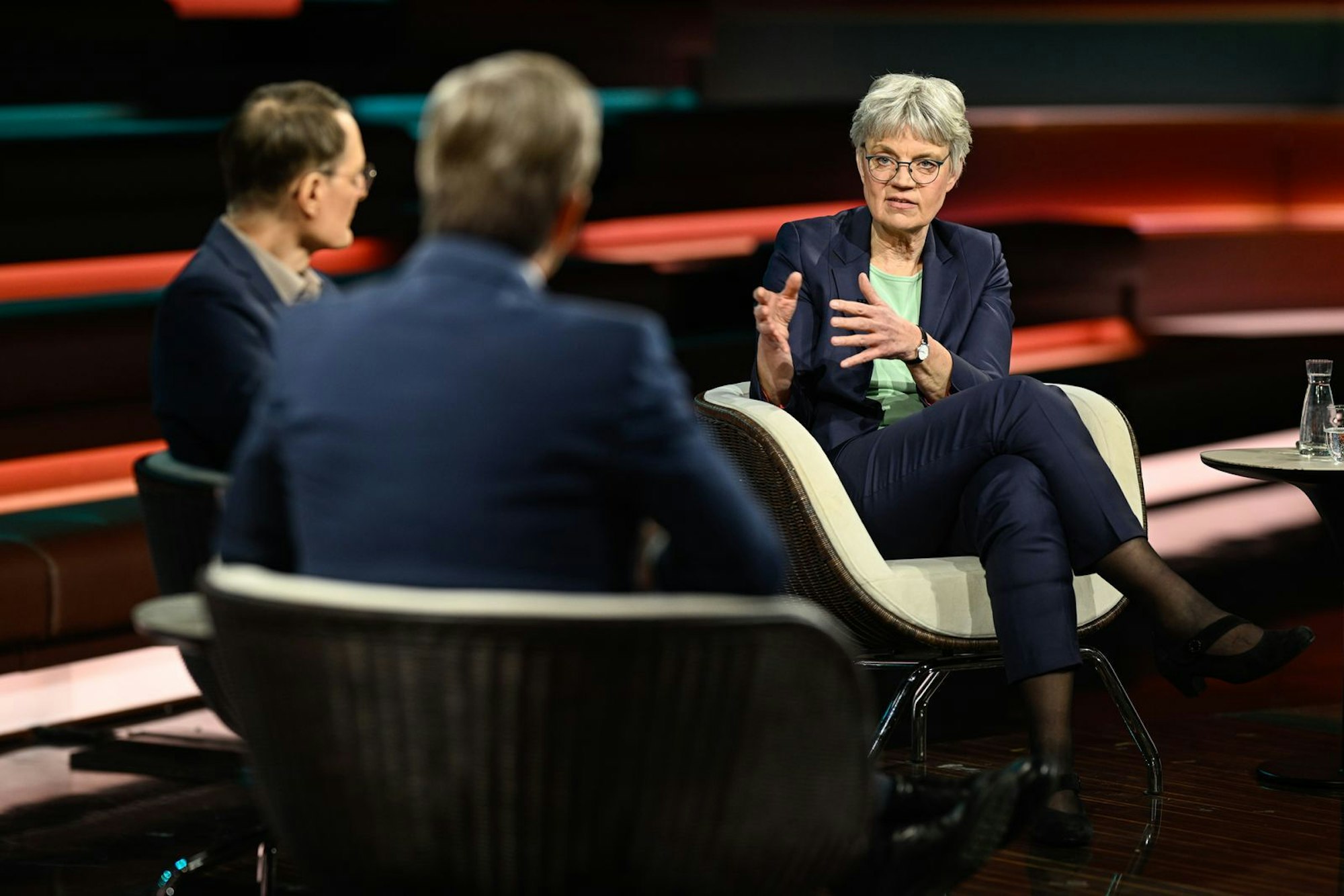 Keine vollständige Lohnfortzahlung am ersten Krankheitstag? Für ihren kontroversen Vorschlag bekam Antje Höning bei „Markus Lanz“ Gegenwind. (Bild: ZDF / Markus Hertrich)