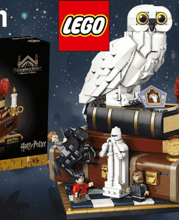 Lego Harry Potter Stein der Weisen – Sammleredition 76466 zum 25-jährigen Jubiläum des Films vor einem dunklen Himmel mit vielen Sternen.