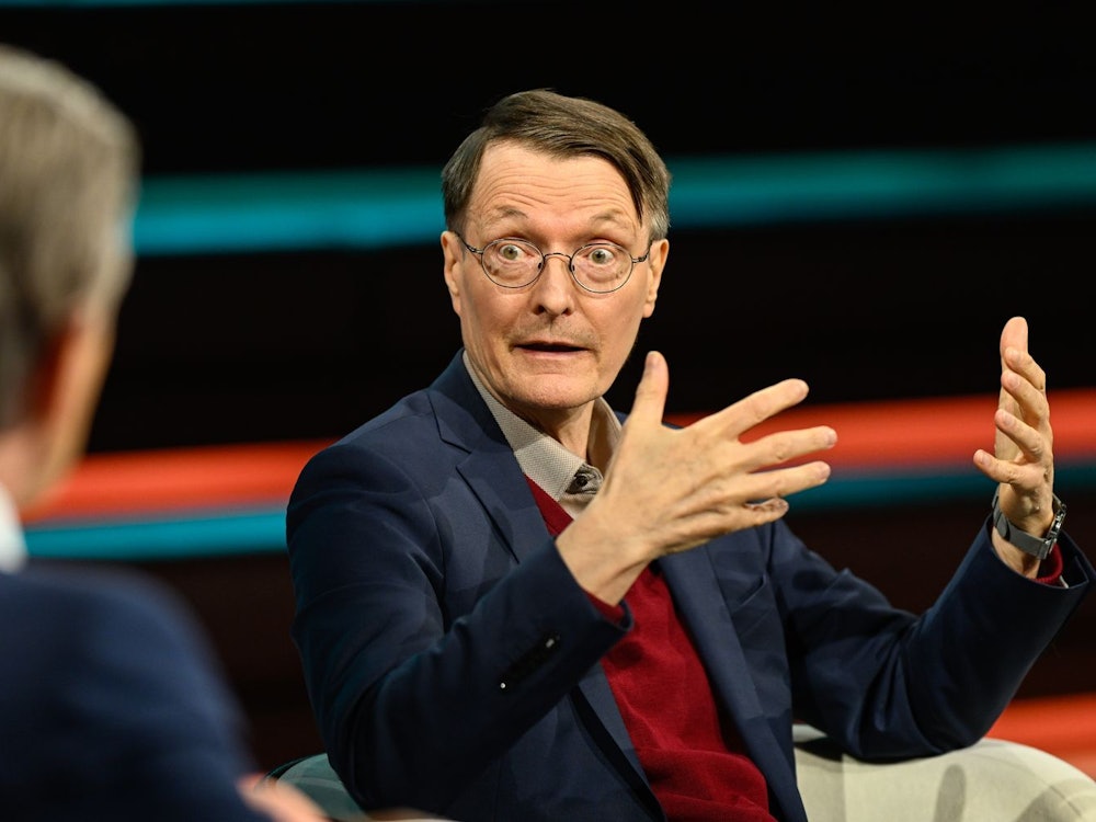 SPD-Politiker Karl Lauterbach ließ es sich bei „Markus Lanz“ nicht nehmen, verbal gegen Friedrich Merz auszuteilen. (Bild: ZDF / Markus Hertrich)