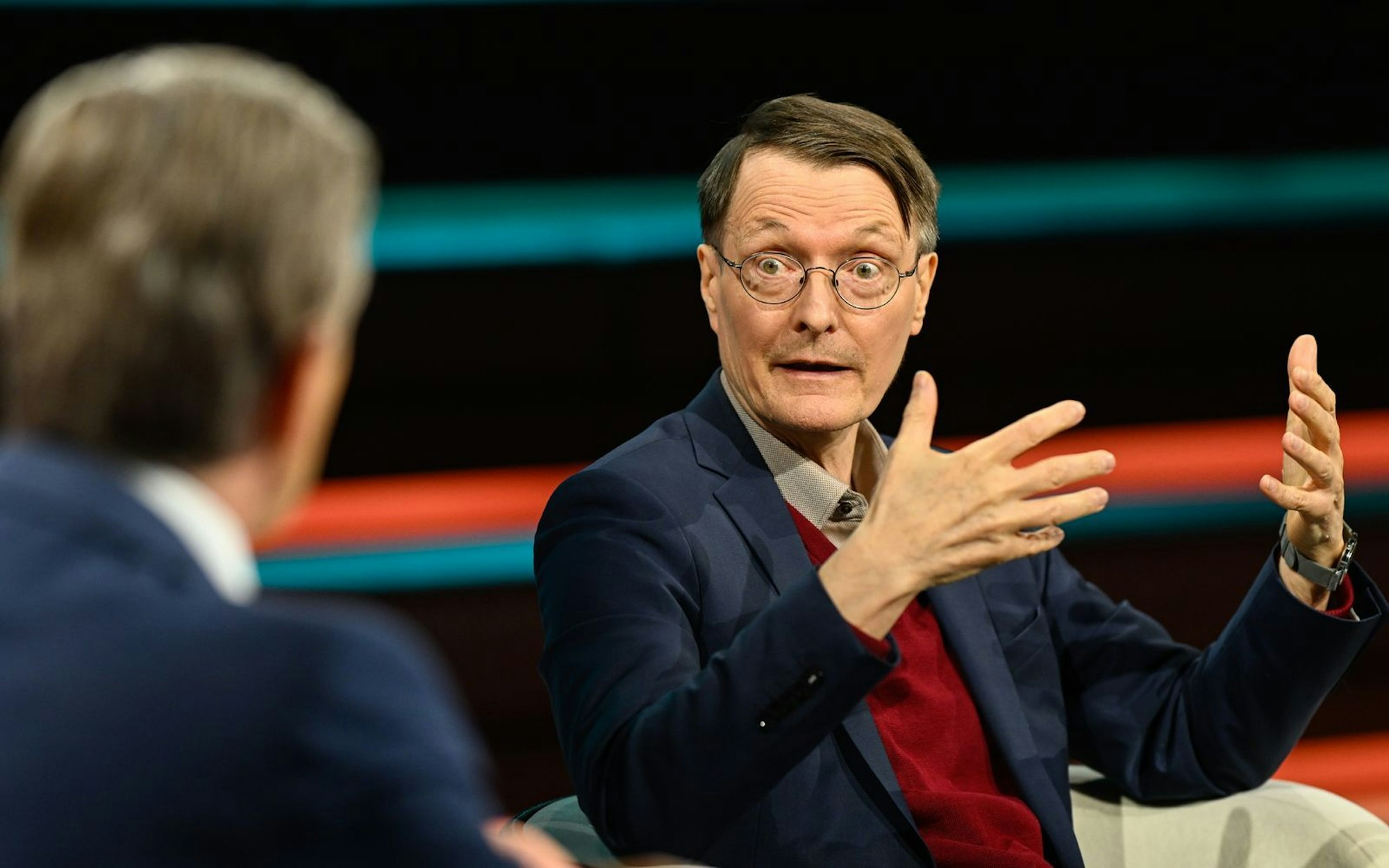 SPD-Politiker Karl Lauterbach ließ es sich bei „Markus Lanz“ nicht nehmen, verbal gegen Friedrich Merz auszuteilen. (Bild: ZDF / Markus Hertrich)