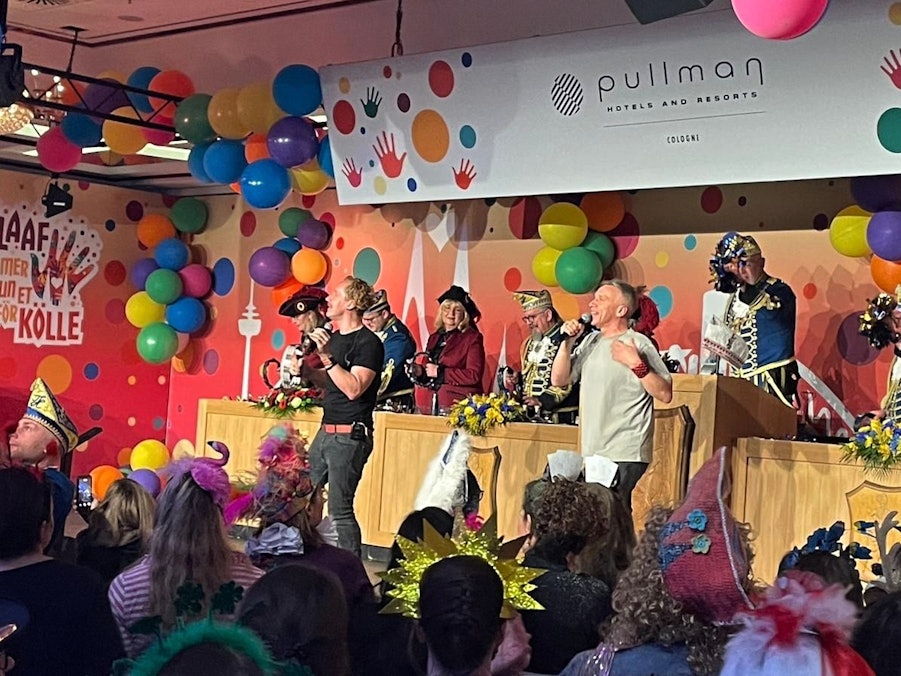 Kasalla beim Auftritt auf der Pullman-Bühne.