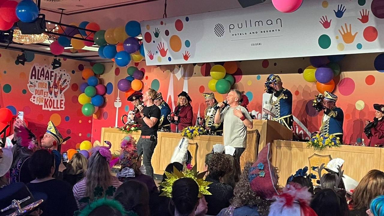 Kasalla beim Auftritt auf der Pullman-Bühne.