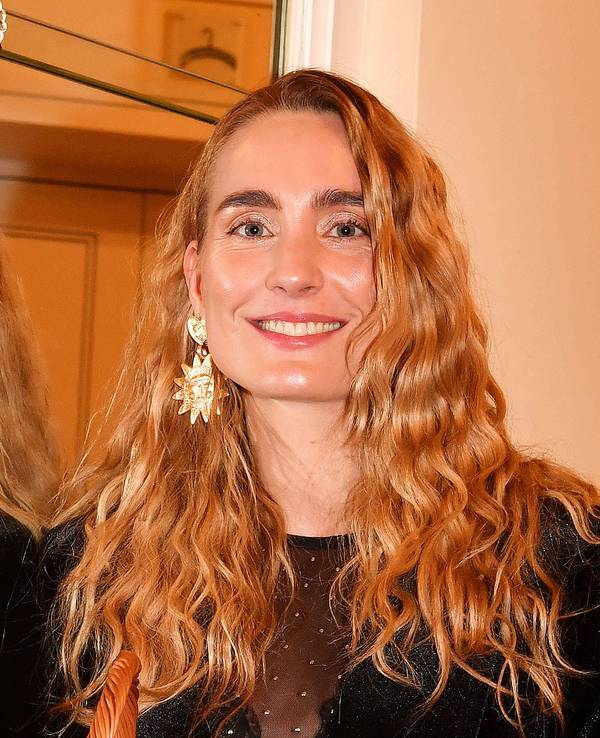 Verena Ofarim lächelt.