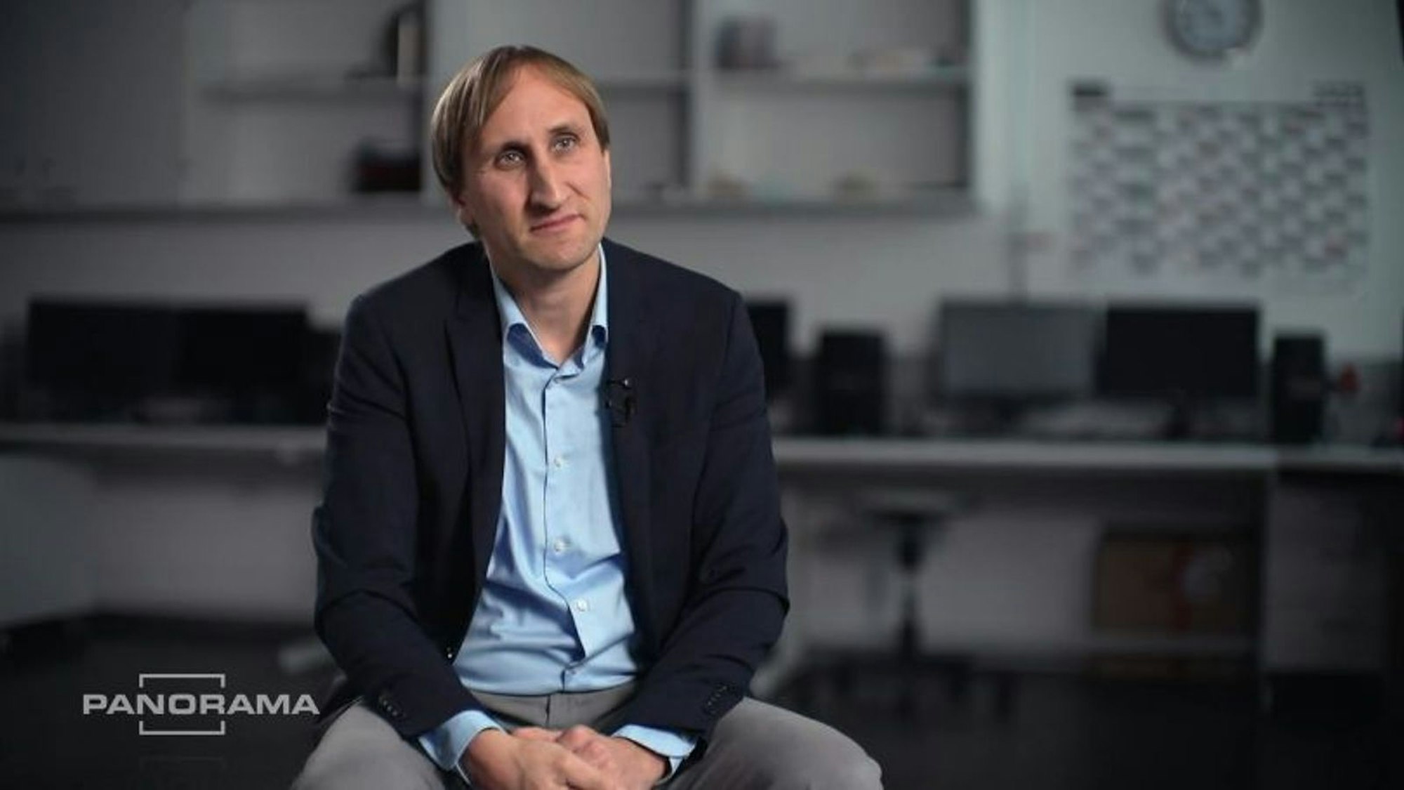 „Wir haben in der individuellen Mobilität im Auto die Alternative Elektromobilität. Das ist ausgereift, verfügbar, funktioniert effizient“, erklärt Professor Michael Sterner von der OTH Regensburg. (Bild: NDR)