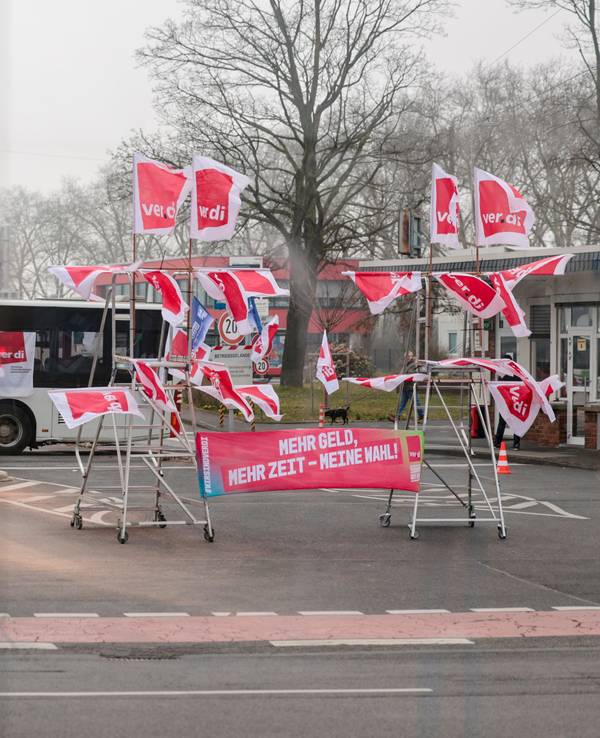 Die Dienstleistungsgewerkschaft Verdi hat zu einem Streik im öffentlichen Nahverkehr aufgerufen.
