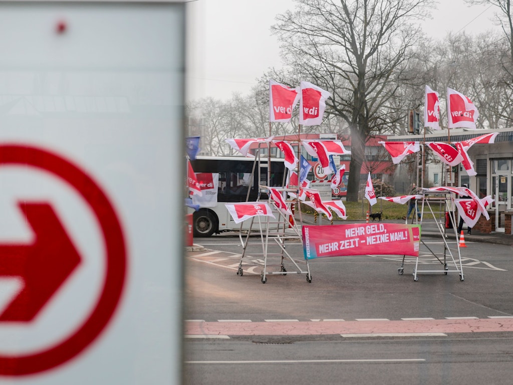 Die Dienstleistungsgewerkschaft Verdi hat zu einem Streik im öffentlichen Nahverkehr aufgerufen.