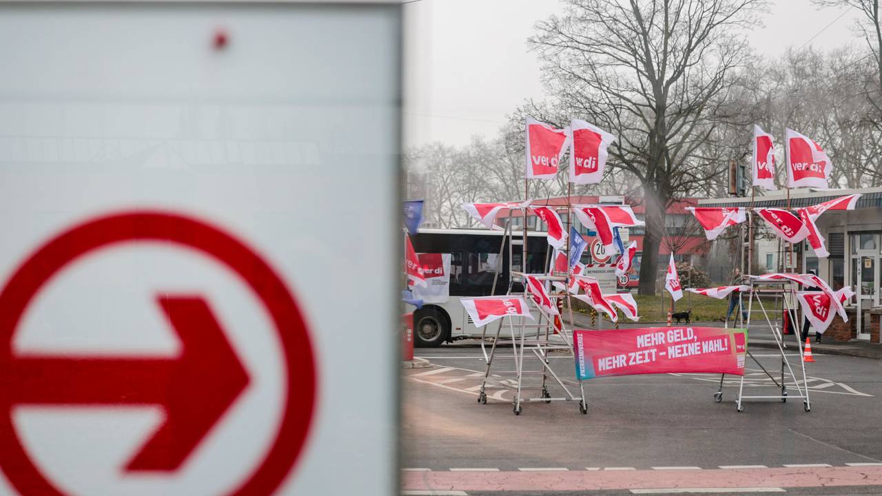 Die Dienstleistungsgewerkschaft Verdi hat zu einem Streik im öffentlichen Nahverkehr aufgerufen.