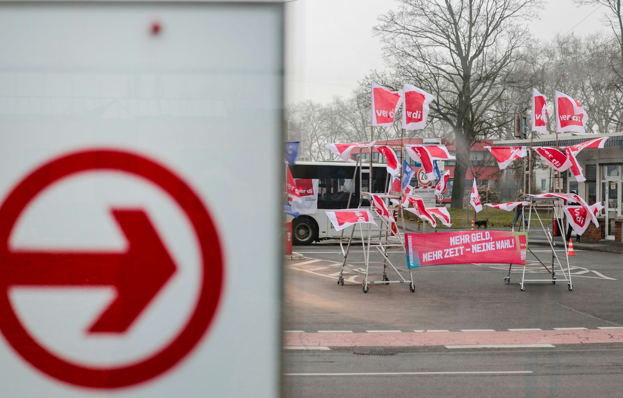 Die Dienstleistungsgewerkschaft Verdi hat zu einem Streik im öffentlichen Nahverkehr aufgerufen.
