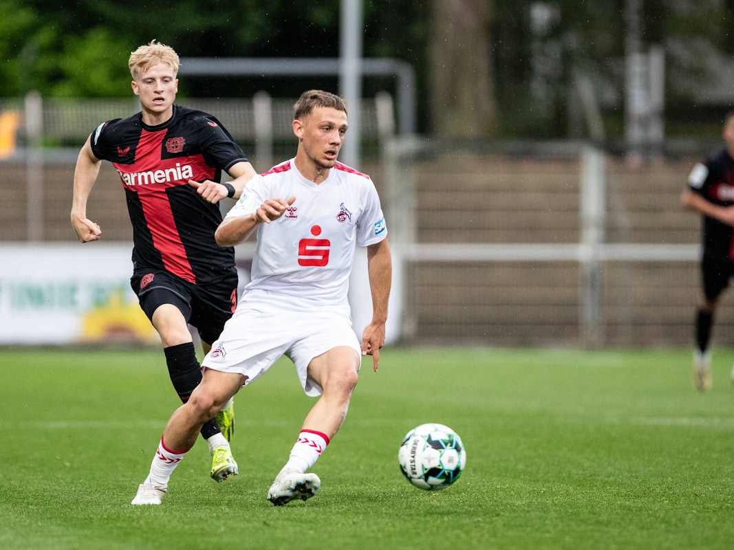Jakob Krautkrämer am Ball.
