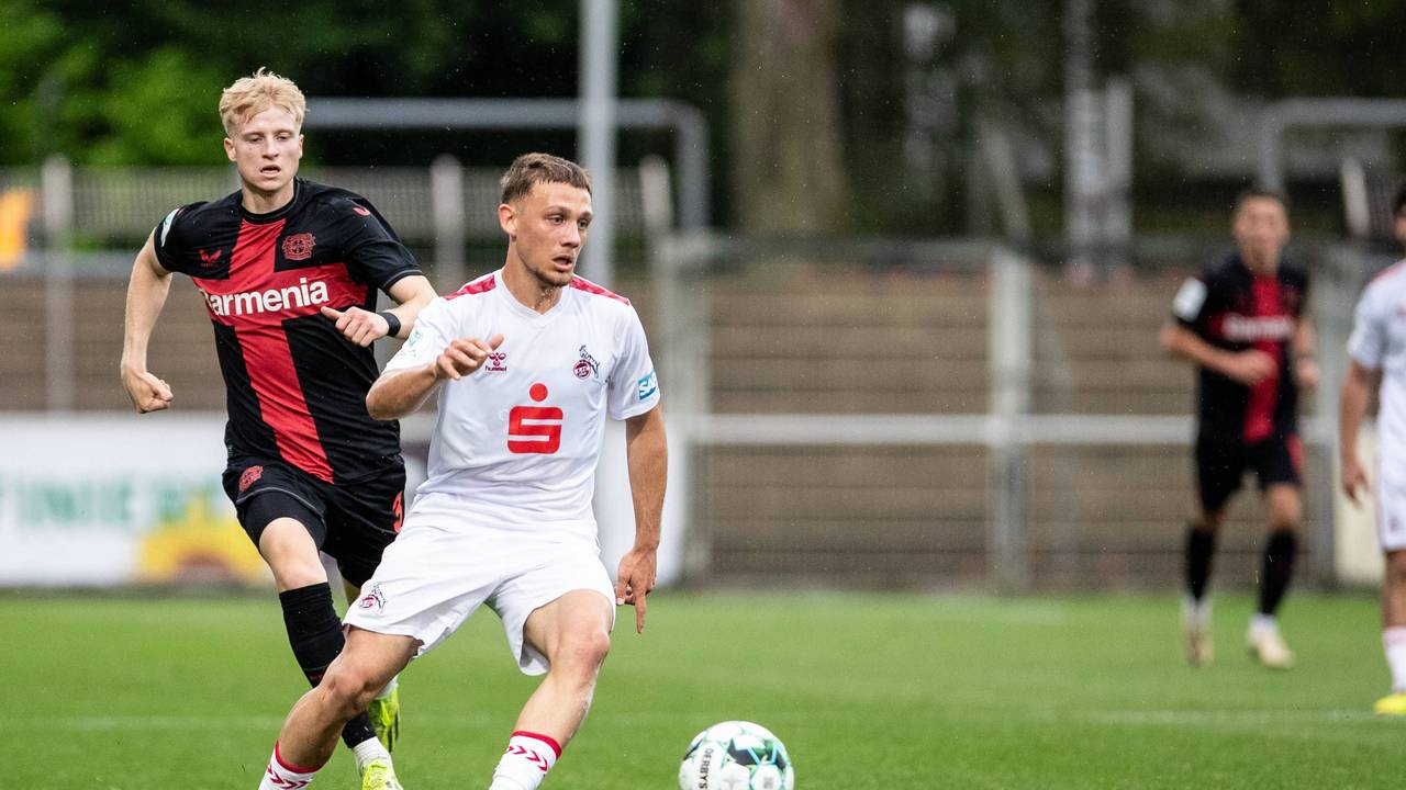 Jakob Krautkrämer am Ball.