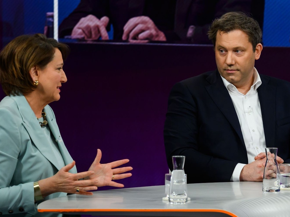 VDA-Präsidentin Hildegard Müller und Lars Klingbeil waren sich bei „Maybrit Illner“ nur selten einig. (Bild: ZDF / Jule Roehr)