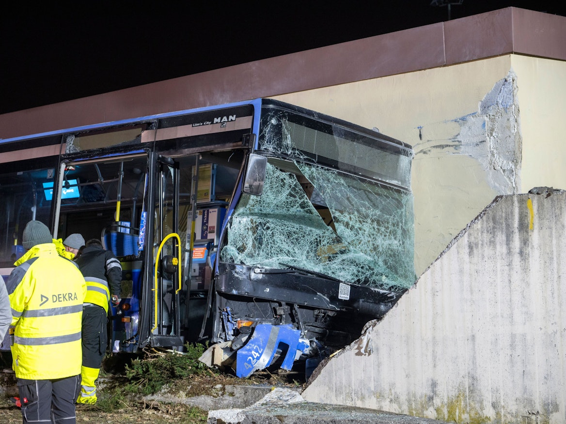 Verunglückter Linienbus in München.