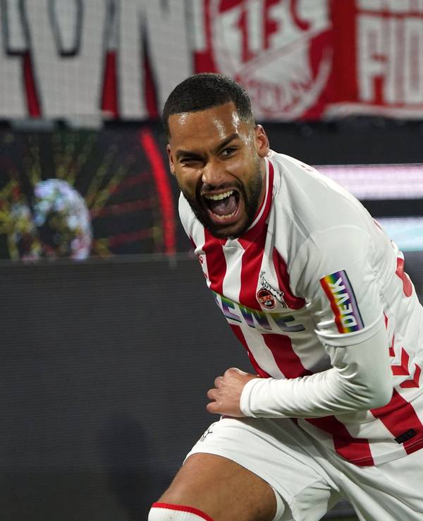 Linton Maina jubelt gegen Wolfsburg.