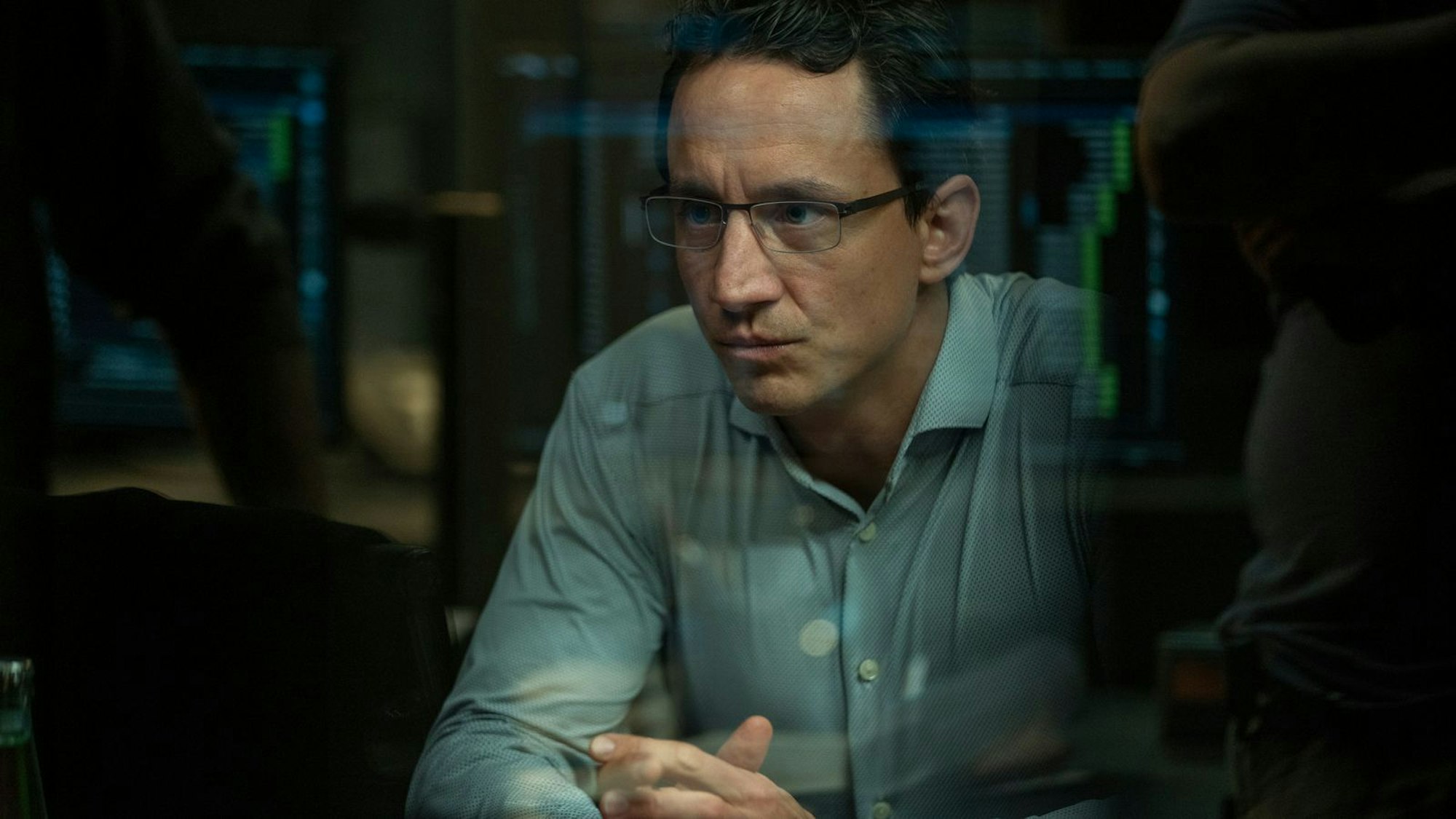 Ben Krüger (Laurence Rupp) ist der Nachfolger Gregor Kleins beim BND und leitet die Ermittlungen gegen den Russen Kaleev. In seiner Abteilung scheint es einen Maulwurf zu geben - ist er es am Ende selbst? (Bild: Sasha Ostrov / Netflix)